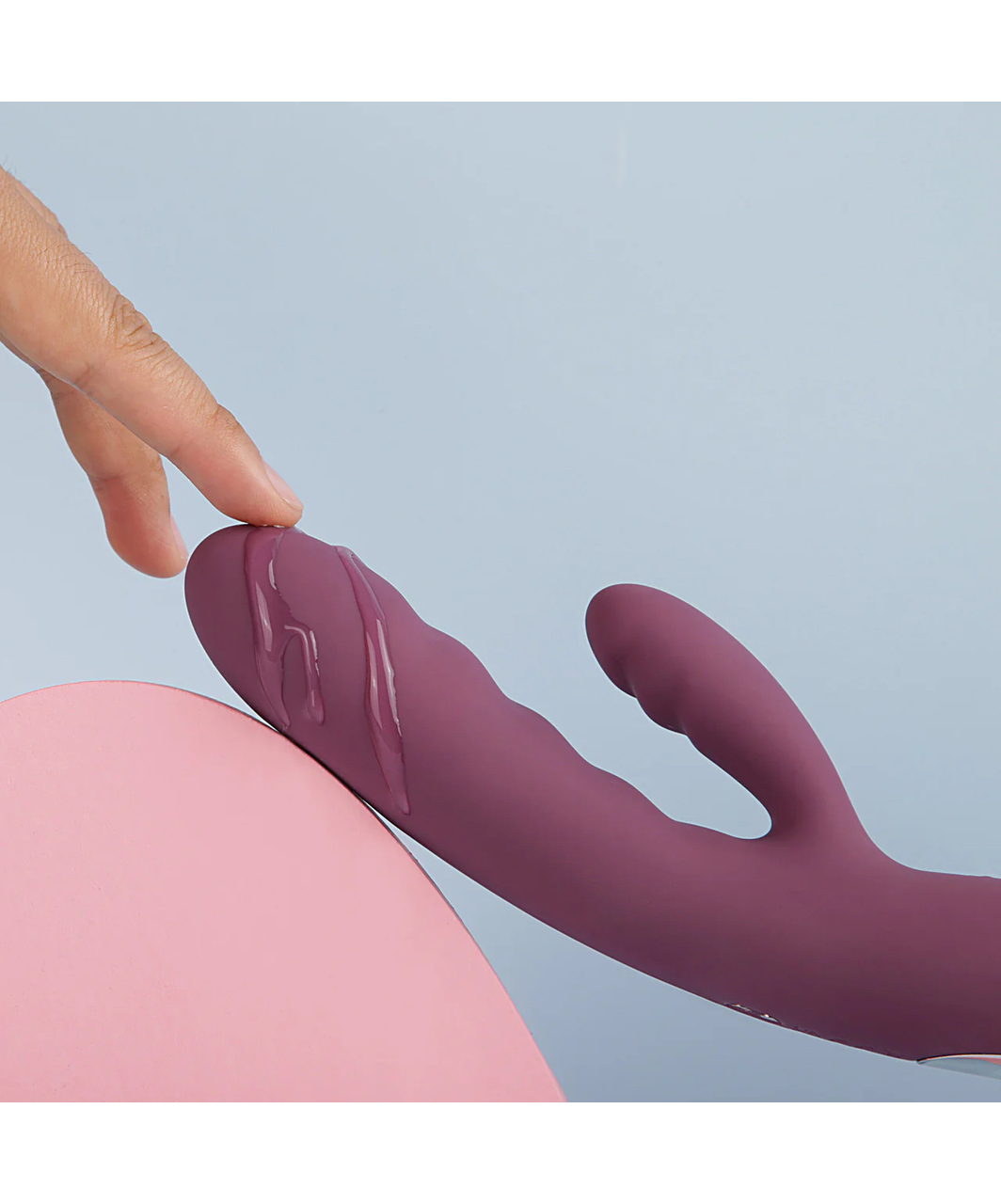 Svakom Avery Thrusting Rabbit Vibrator